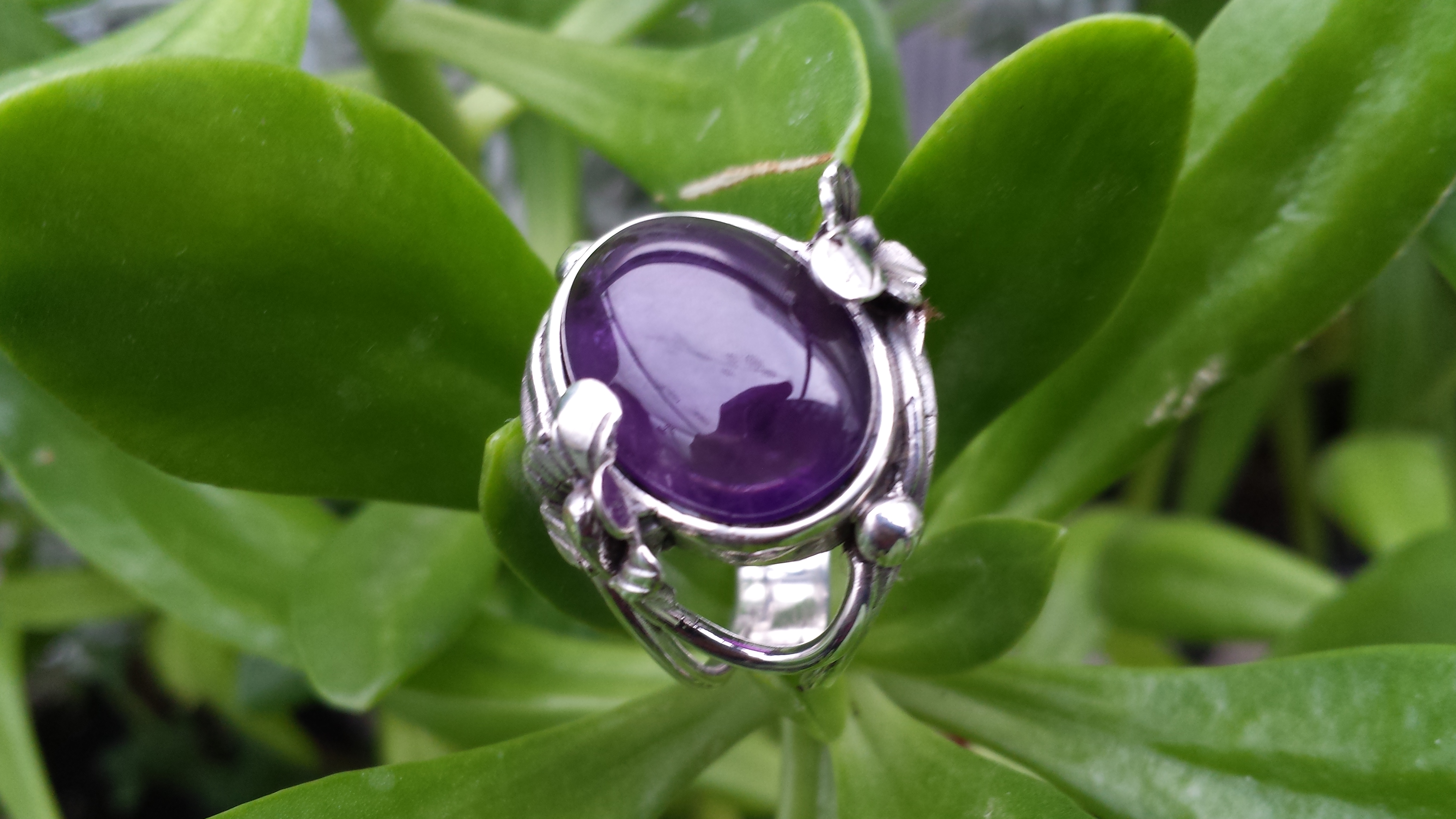 STUNNING AMETHYST RING WITH SOLID 925 STERLING SILVER 9.G
